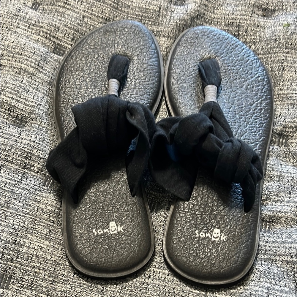 Sanuk Black Plush Flip Flop Sandals